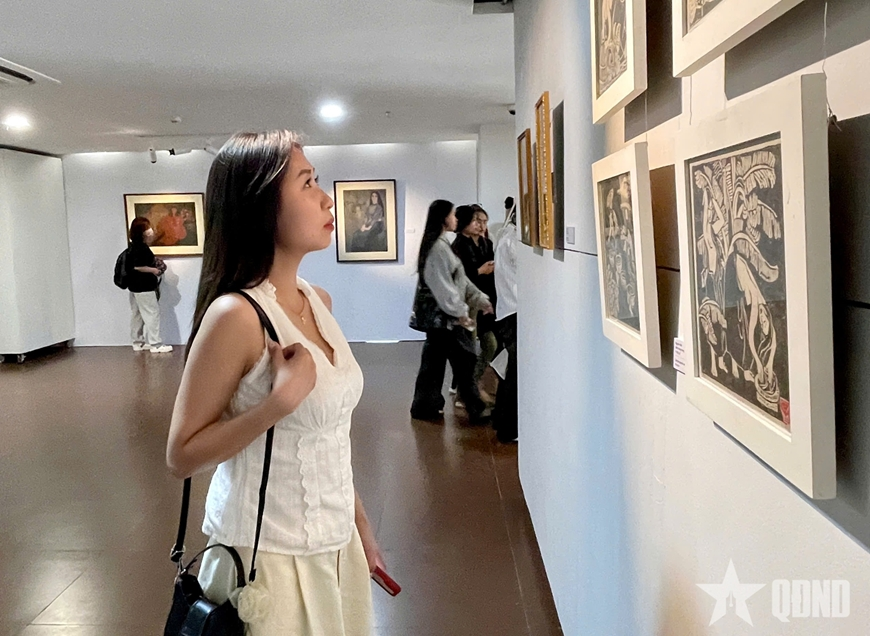 Thưởng lãm triển lãm chuyên đề “Nét đẹp người phụ nữ”